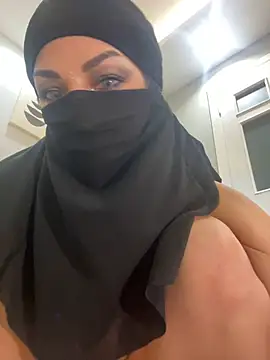 Snapshot of Amberonee31 chatting on February 10, 2025, 10:51 pm Amberonee31 online show from February 10, 2025, 10:51 pm