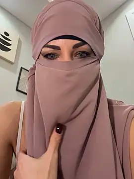 Snapshot of Amberonee31 chatting on February 17, 2025, 1:42 pm Amberonee31 online show from February 17, 2025, 1:42 pm