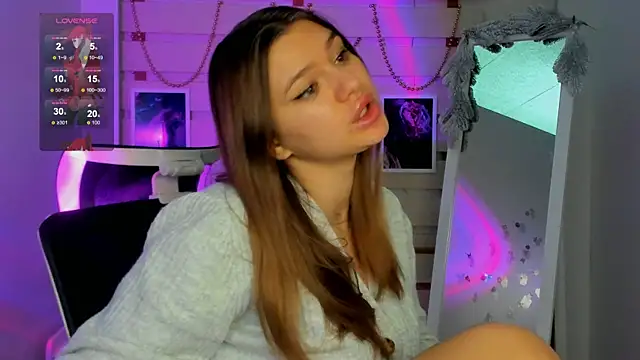 Snapshot of Josephine_Kiss chatting on December 10, 2024, 2:48 am Josephine Kiss online show from December 10, 2024, 2:48 am