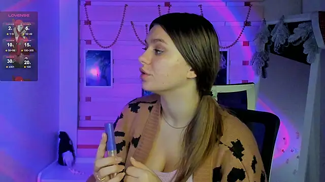 Snapshot of Josephine_Kiss chatting on December 11, 2024, 2:30 am Josephine Kiss online show from December 11, 2024, 2:30 am