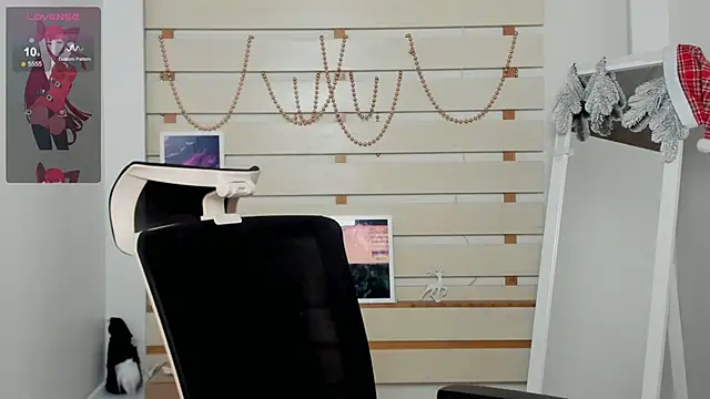 Snapshot of Josephine_Kiss chatting on January 15, 2025, 11:30 pm Josephine Kiss online show from January 15, 2025, 11:30 pm