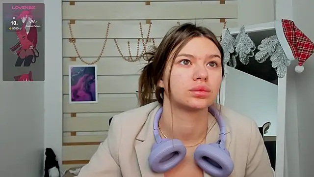 Snapshot of Josephine_Kiss chatting on January 17, 2025, 6:57 am Josephine Kiss online show from January 17, 2025, 6:57 am