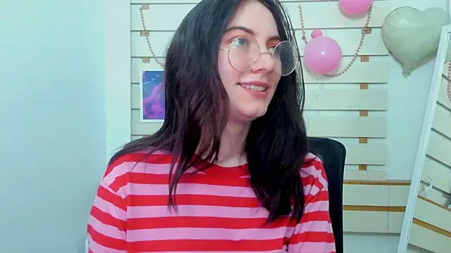 Snapshot of Josephine_Kiss chatting on February 13, 2025, 7:35 am Josephine Kiss online show from February 13, 2025, 7:35 am