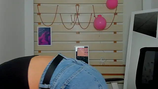 Snapshot of Josephine_Kiss chatting on February 14, 2025, 6:12 am Josephine Kiss online show from February 14, 2025, 6:12 am