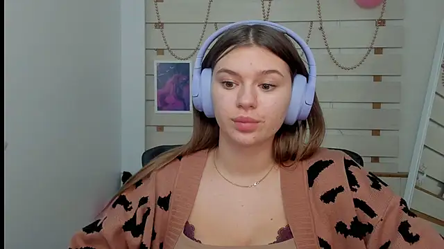 Snapshot of Josephine_Kiss chatting on February 26, 2025, 1:52 pm Josephine Kiss online show from February 26, 2025, 1:52 pm