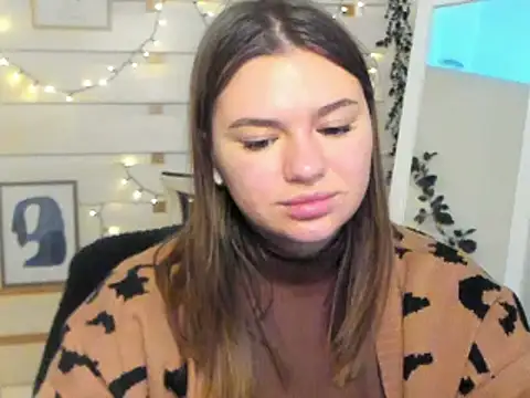 Josephine Kiss online show from November 24, 2025, 2:06 pm