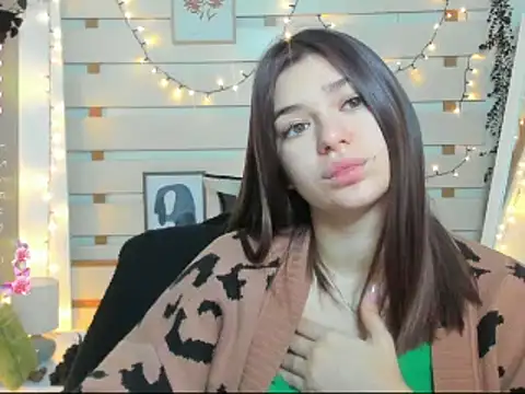 Josephine Kiss online show from December 19, 2025, 1:29 pm