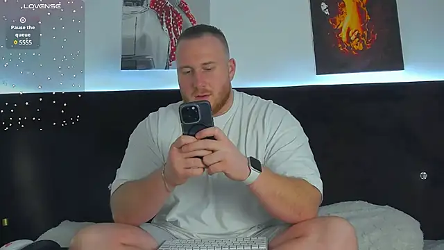 Snapshot of RoddyStill chatting on January 5, 2025, 7:38 am RoddyStill online show from January 5, 2025, 7:38 am