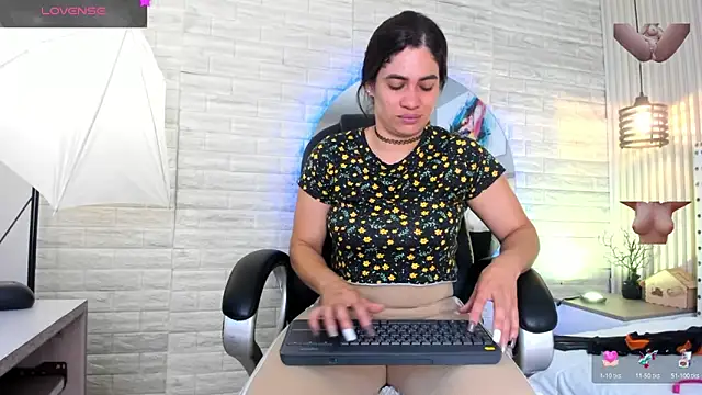 Snapshot of sussy__stone chatting on April 4, 2026, 12:02 pm sussy stone online show from April 4, 2026, 12:02 pm