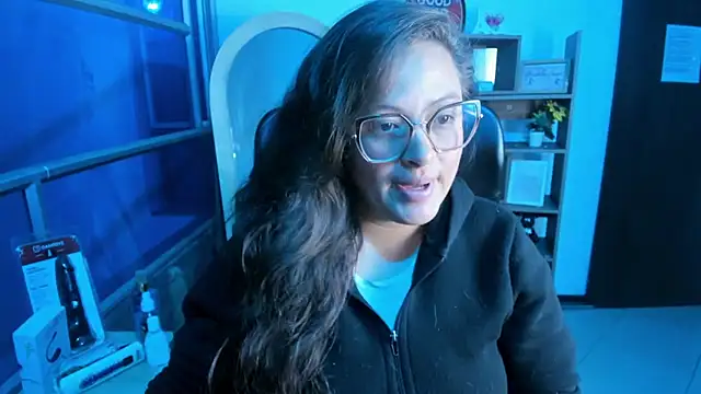 SaraThomso online show from November 9, 2025, 3:27 am