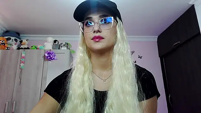 Snapshot of caroline_jonson chatting on February 23, 2025, 6:45 pm caroline jonson online show from February 23, 2025, 6:45 pm