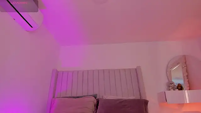 Shelynna azzul online show from February 21, 2026, 8:10 pm