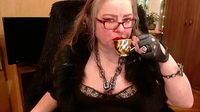 Snapshot of Miss_Tress chatting on December 17, 2024, 6:31 pm Miss Tress online show from December 17, 2024, 6:31 pm