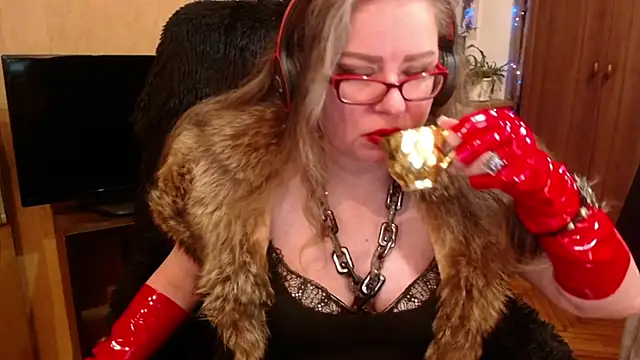 Snapshot of Miss_Tress chatting on February 27, 2025, 9:14 pm Miss Tress online show from February 27, 2025, 9:14 pm