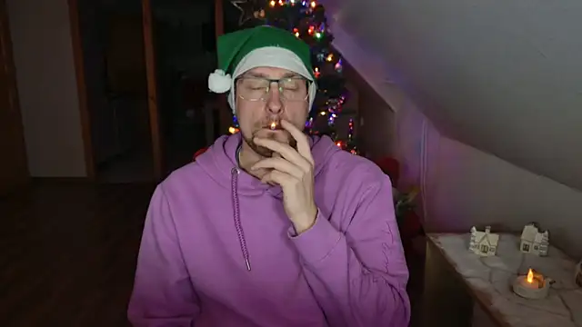 Snapshot of Relsxboy chatting on December 23, 2024, 8:36 pm Relsxboy online show from December 23, 2024, 8:36 pm