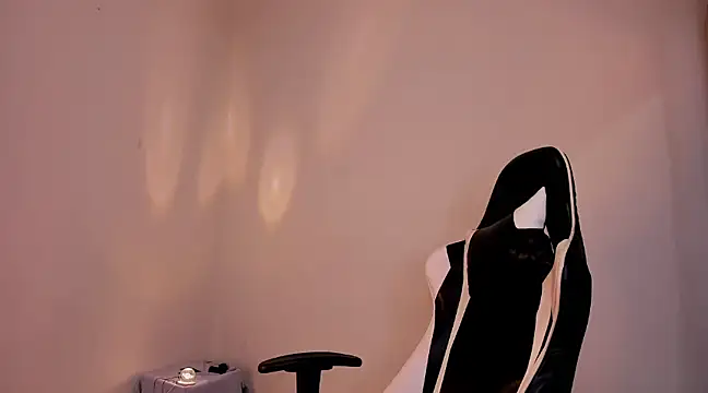 Snapshot of valent_27 chatting on February 8, 2025, 6:33 am valent 27 online show from February 8, 2025, 6:33 am