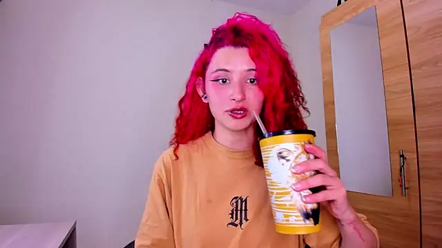 Snapshot of valent_27 chatting on October 1, 2025, 2:39 am valent 27 online show from October 1, 2025, 2:39 am