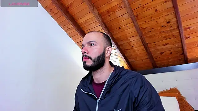 Snapshot of Tom_Bailey chatting on October 13, 2025, 12:05 pm Tom Bailey online show from October 13, 2025, 12:05 pm