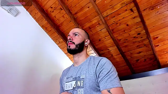 Tom Bailey online show from December 2, 2025, 12:32 pm