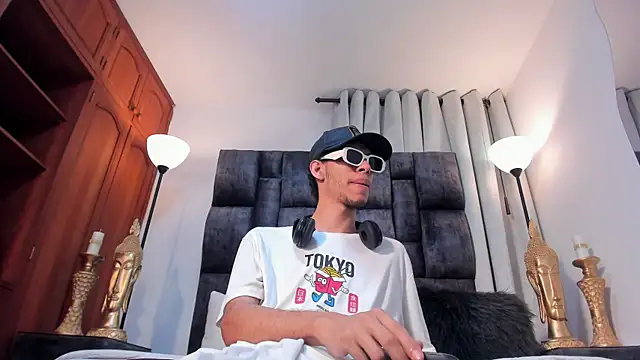 Snapshot of TomyMosterCock chatting on December 6, 2024, 12:45 am TomyMosterCock online show from December 6, 2024, 12:45 am