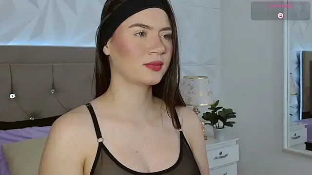 Snapshot of Gwen_drew chatting on October 11, 2025, 12:58 pm Gwen drew online show from October 11, 2025, 12:58 pm