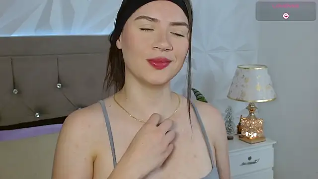 Gwen drew online show from December 19, 2025, 12:45 pm