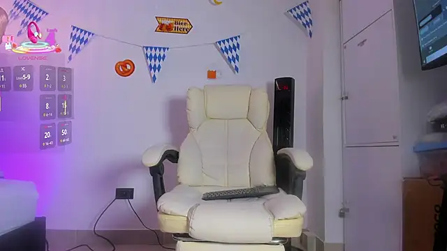 AllisonRoberts  online show from October 3, 2025, 7:33 pm