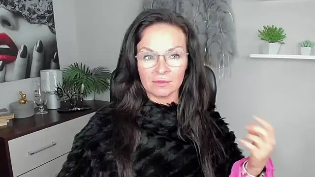HelenLuxx online show from December 18, 2024, 10:08 am