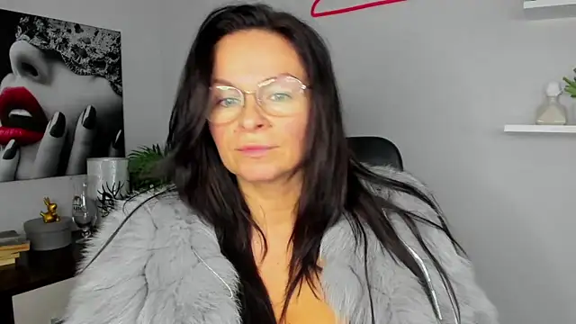 HelenLuxx online show from January 11, 2025, 2:36 pm