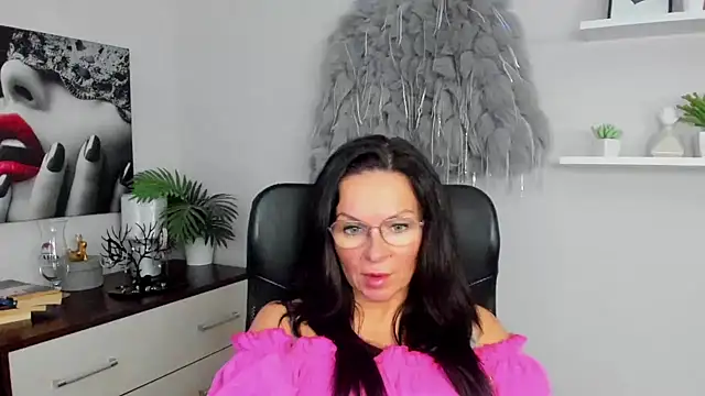 HelenLuxx online show from January 13, 2025, 10:47 am