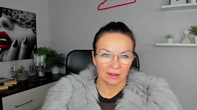 HelenLuxx online show from January 14, 2025, 10:17 am
