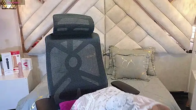 Snapshot of leslyflorez chatting on January 29, 2025, 9:50 pm leslyflorez online show from January 29, 2025, 9:50 pm