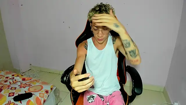 mateodeamjo online show from November 9, 2025, 8:23 am