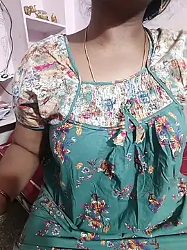louise92 online show from June 16, 2026, 8:33 pm