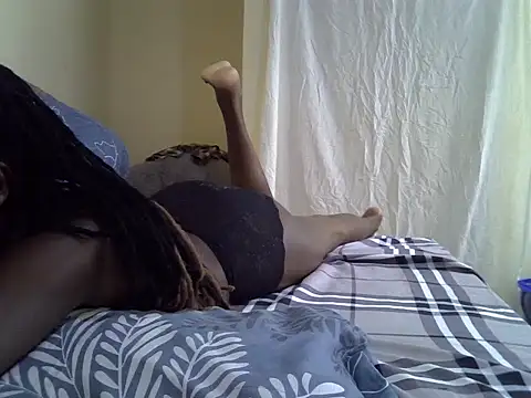 Snapshot of skinnysexynaughty chatting on June 13, 2026, 10:24 am skinnysexynaughty online show from June 13, 2026, 10:24 am