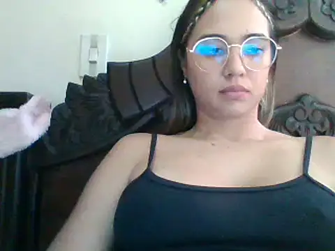 trianabell online show from January 11, 2025, 5:51 pm