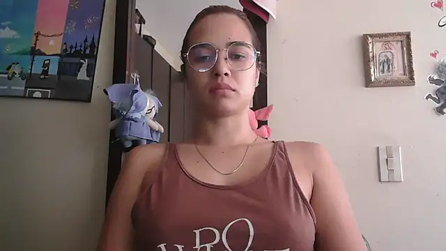 trianabell online show from May 10, 2026, 4:56 pm