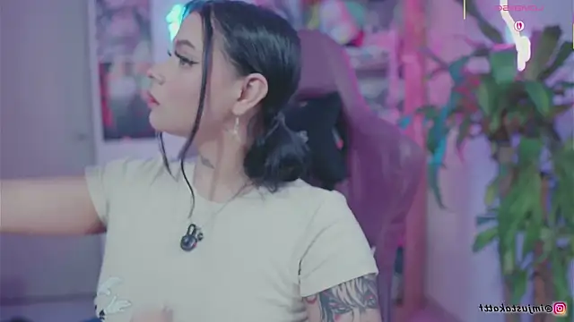 Snapshot of sensualkattt chatting on September 10, 2025, 1:00 pm sensualkattt online show from September 10, 2025, 1:00 pm