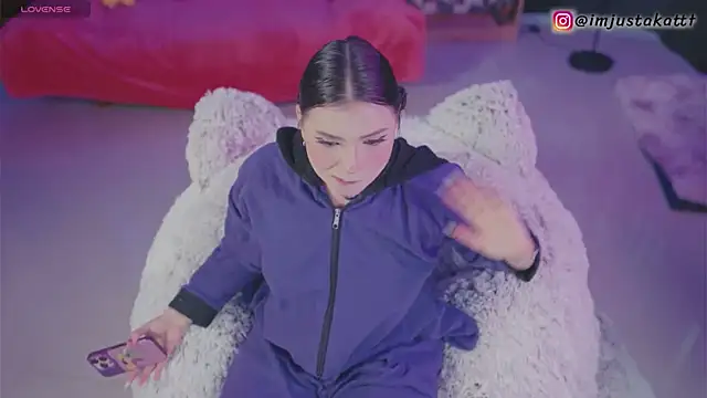 Snapshot of sensualkattt chatting on November 6, 2025, 1:23 pm sensualkattt online show from November 6, 2025, 1:23 pm