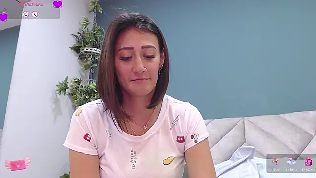 Snapshot of SharisWillian chatting on February 1, 2025, 5:28 am SharisWillian online show from February 1, 2025, 5:28 am