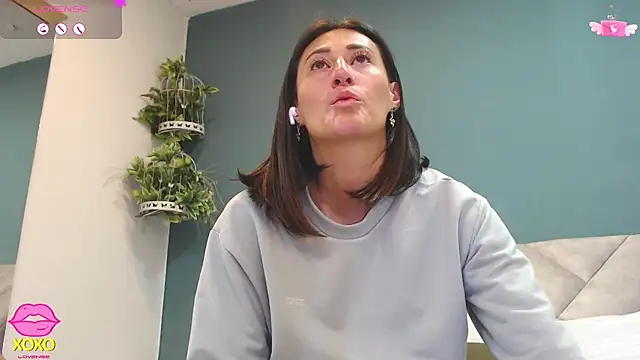 SharisWillian online show from March 12, 2026, 4:07 am