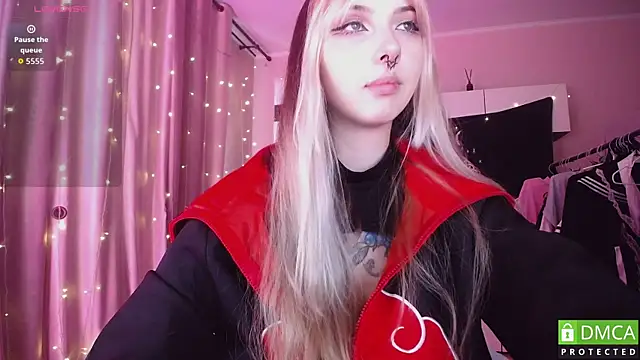 JustMeowGirl online show from July 11, 2026, 5:43 am