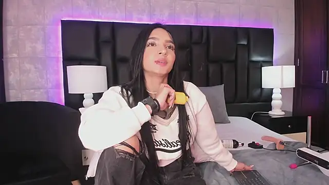 Snapshot of MiaSweeths chatting on December 27, 2024, 7:03 pm MiaSweeths online show from December 27, 2024, 7:03 pm