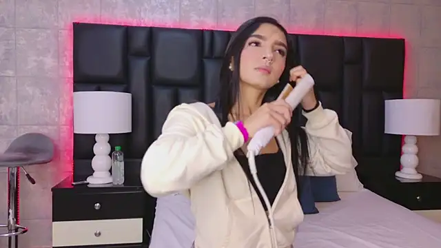 Snapshot of MiaSweeths chatting on October 25, 2025, 11:40 am MiaSweeths online show from October 25, 2025, 11:40 am