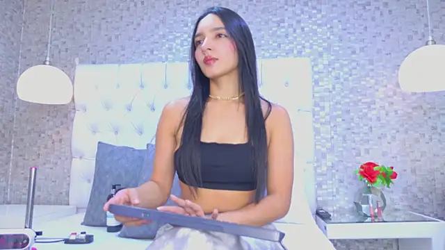 MiaSweeths online show from November 18, 2025, 9:36 am