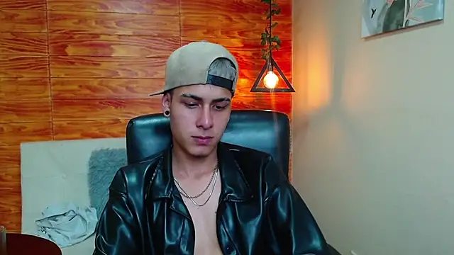 Bastiaan 28 online show from December 25, 2024, 3:08 am