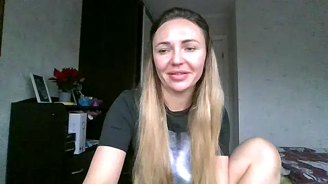 AngelinaLove28 online show from November 30, 2025, 7:45 am