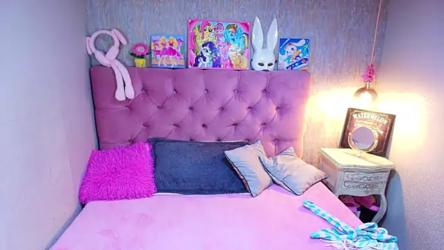 charlottemoonxz online show from February 21, 2026, 6:53 pm