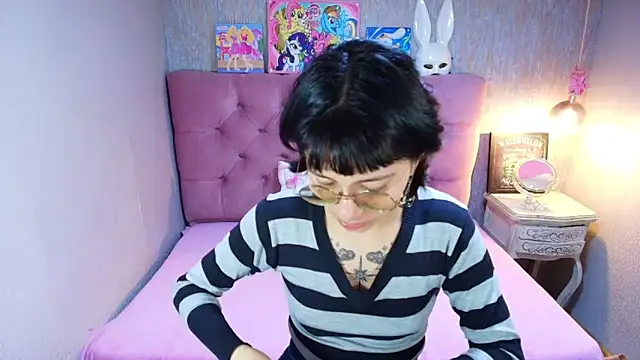 charlottemoonxz online show from March 21, 2026, 7:06 pm