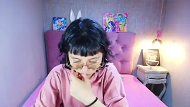 charlottemoonxz online show from May 24, 2026, 6:35 pm